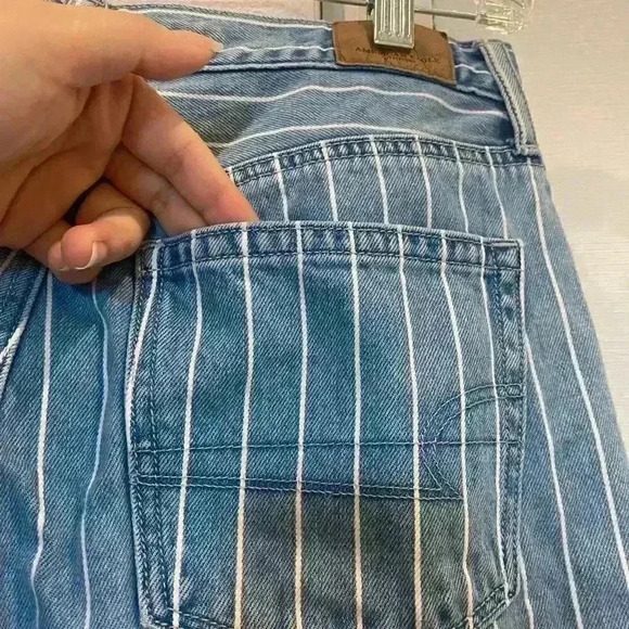 NWOT AMERICAN EAGLE MOM JEAN BLUE STRIPES SZ 4 - Picture 4 of 7